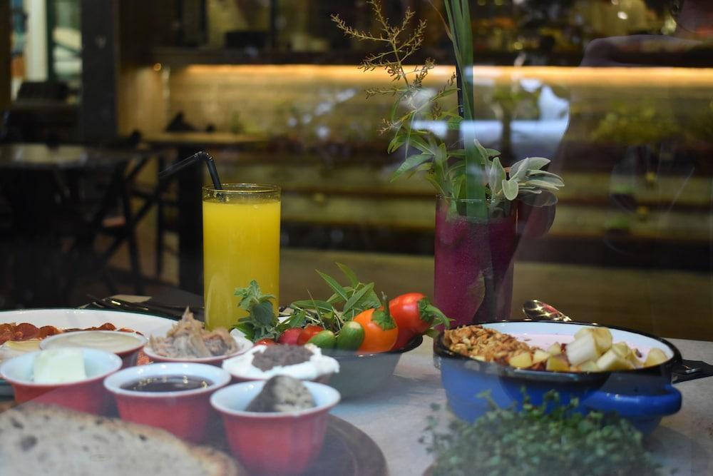 Master Mazeh Hotel Тел Авив Екстериор снимка